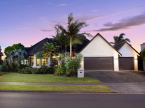 Palm Paradise with Spa, Tauranga